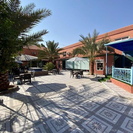 فندق ادوماتو Adomato Hotel Dawmat al-Jandal Экстерьер фото